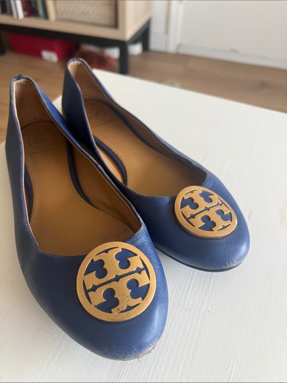Tory Burch Navy Leather Logo Ballet Flats with Gold Emblem - Picture 5 of 6